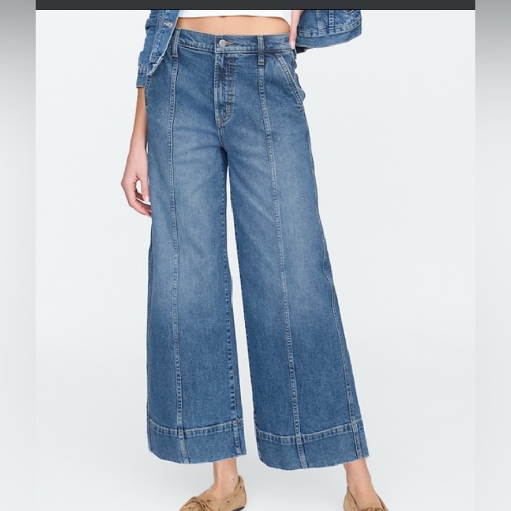 Gap high rise wide leg crop denim jeans large cuff and seams.